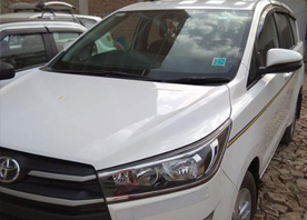 golden triangle tour by 8 seater innova crysta car